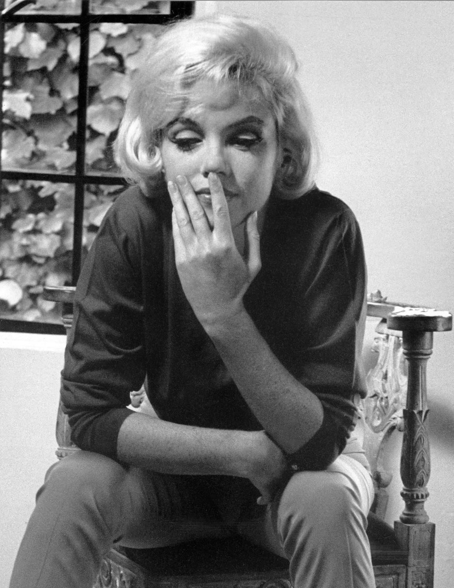 FabioMatteuzzi's tweet photo. #MarilynMonroe during her last interview for #LIFEmagazine on July 4th, 1962. Photo by #AllanGrant. #moviestar #actress #diva #60s @LorelinaBeauty @bestofmarilyns @marilyn78419259 @MarilynSpirit @Kevin10919728 @projectionistw @FilmTVLegends @Moturoais @CanetCinema https://t.co/jmsRlO5tYw