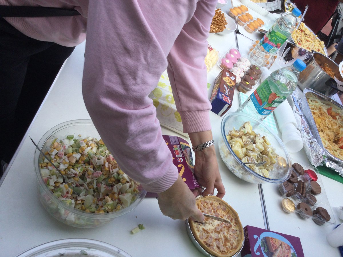 StPaulsn22's tweet photo. Our summer picnic went extremely well on Thursday!!!!! Thank you to all the parents who donated the delicious home made food, from all parts of the World.   Total raised for school is £355.00, thank you so much to our wonderful school community 😍 https://t.co/hCLL2qMHEk