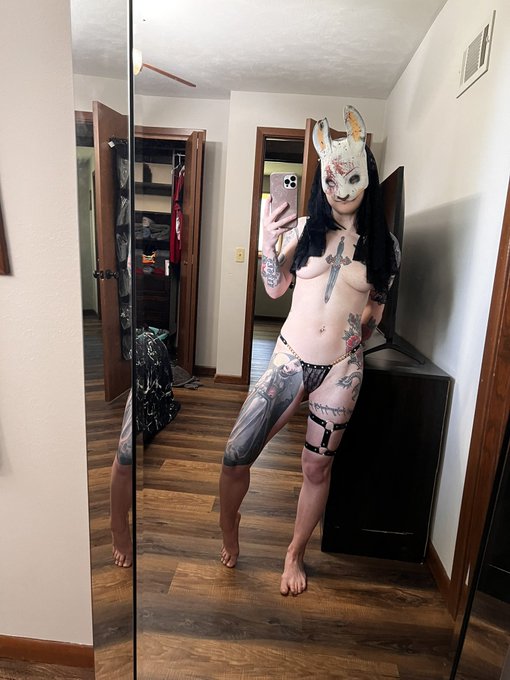 1 pic. Sexy huntress ?? Retweet and like, if you are a DBD fan #dbdhuntress 
#dbd #onlyfans https://t