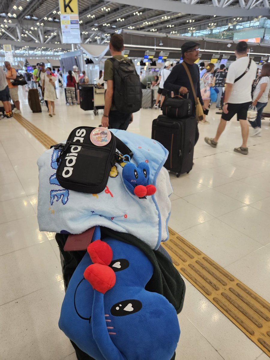 When I was on my way home from Bangkok with my Pollypastel. And cute stickers included in the merch. 

#BeyourStylexPollyPastel
BUILD YOUR POLLY STYLE