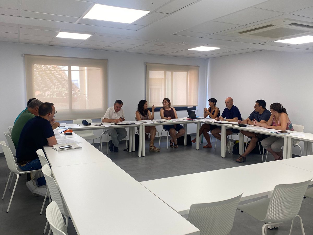 Aj_Tordera's tweet photo. 🏫L’Antic Hospital de Pobres de #Tordera ha acollit una reunió entre les direccions dels centres d’educació del municipi i la regidoria. 

✍️ Durant la trobada s’ha fet balanç del curs escolar i s’han presentat les accions per seguir desenvolupant el projecte.

#TorderaEduca https://t.co/efJ8iOOieg