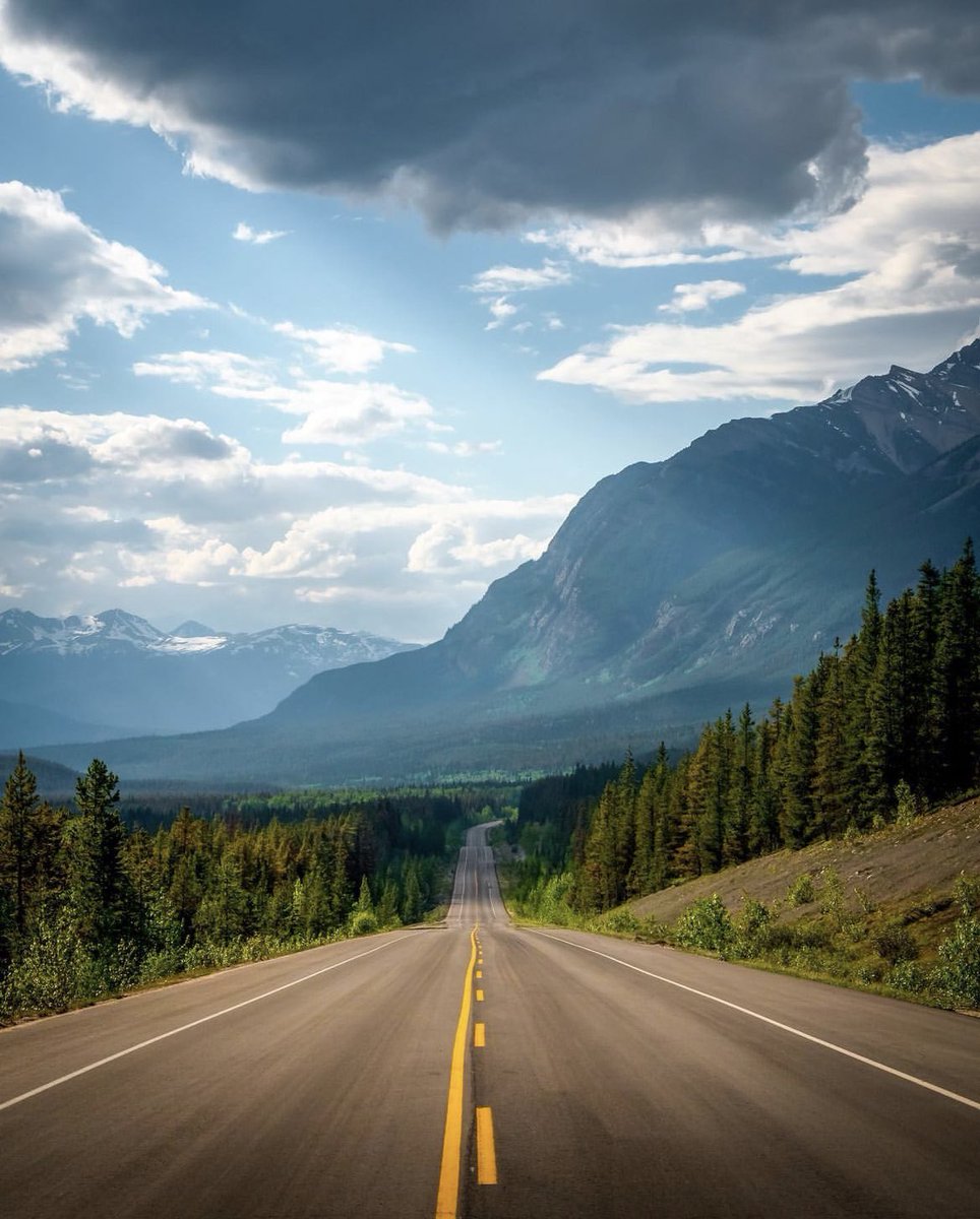 earthcurated's tweet photo. Banff National Park, Canada 🇨🇦 https://t.co/YhlSoEIMyG