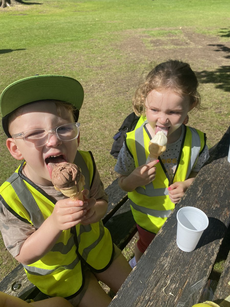 hzschoolnursery's tweet image. Exploring our local community 
#hazleheadpark #bighoptrail #ourlocalarea #outdoorlearning #getoutdoors 🌳🍦☀️🐇 @hazleheadschool
