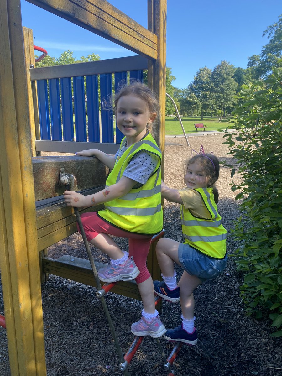 hzschoolnursery's tweet image. Exploring our local community 
#hazleheadpark #bighoptrail #ourlocalarea #outdoorlearning #getoutdoors 🌳🍦☀️🐇 @hazleheadschool