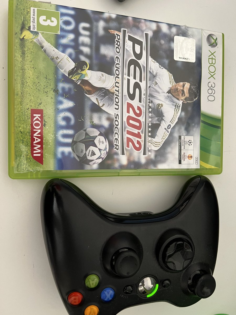 Sonny_Club's tweet photo. Bit of lunch time gaming, continuing on my quest to win the Champions League with United! #Xbox360 #PES2012 https://t.co/QPmwDi4AW1
