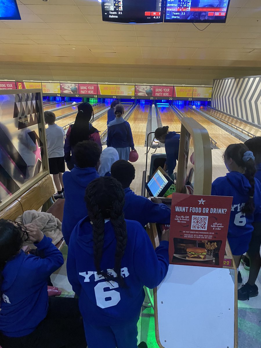 Y6oakclass's tweet photo. Bowling! @StAnnesLiv https://t.co/QEKQ3x6ukf