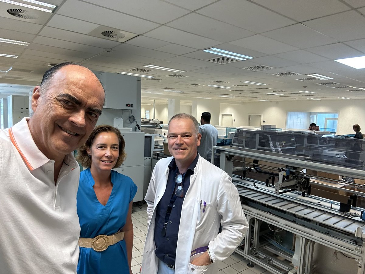 Txs <a href="/Ann_Dhoedt/">Ann Dhoedt</a> voor hartelijk onthaal Labo Medina <a href="/dendermonde/">Dendermonde</a> en Siegfried Jonckheere voor boeiende rondleiding labo en kijk achter de schermen! 💙

Txs voor fijne <a href="/StopDarmkanker/">Stop Darmkanker</a> meeting ivm #artificalintelligence &amp; screening darmkanker #nieuwproject?! 🍀