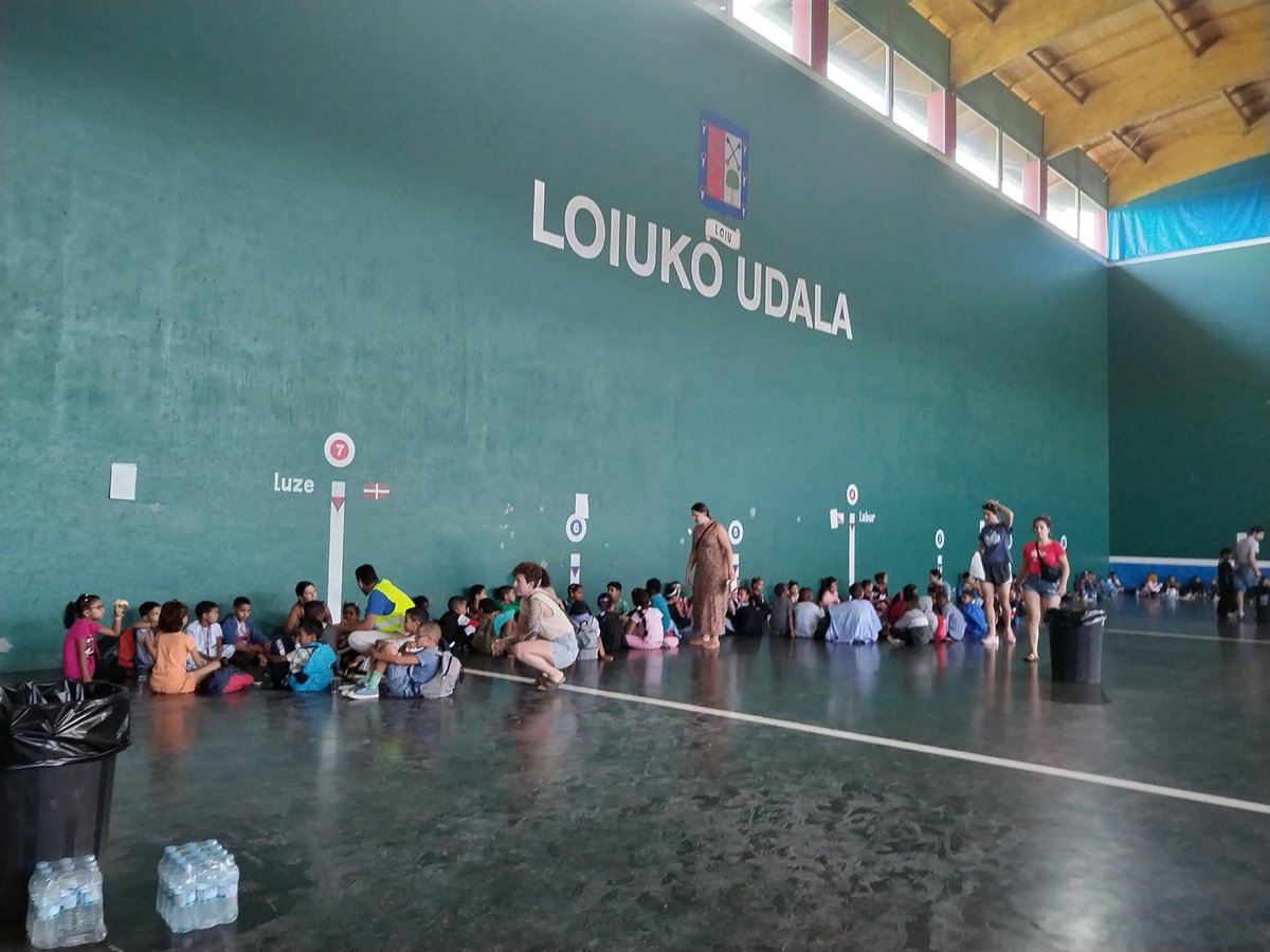 Empiezan a aterrizar en las diferentes comunidades autónomas los pequeños y más grandes embajadores de nuestra causa: los niños y niñas saharauis de Vacaciones en Paz.

Gracias a todas las familias de acogida que hacen posible este programa tan único y necesario.

¡Bienvenidos!