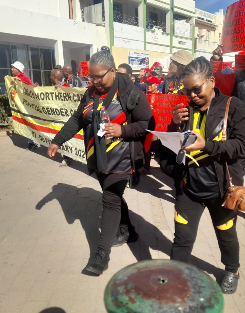 _cosatu's tweet photo. Countdown...Workers under Cosatu have given employers fourteen days to respond to the demands of workers #NoToHighInterestRates #NoToUnemployment #NoToCorruption #NoToCrime #NoToAttacksonCollectiveBargaining @JacaNews https://t.co/CSAfacZa35