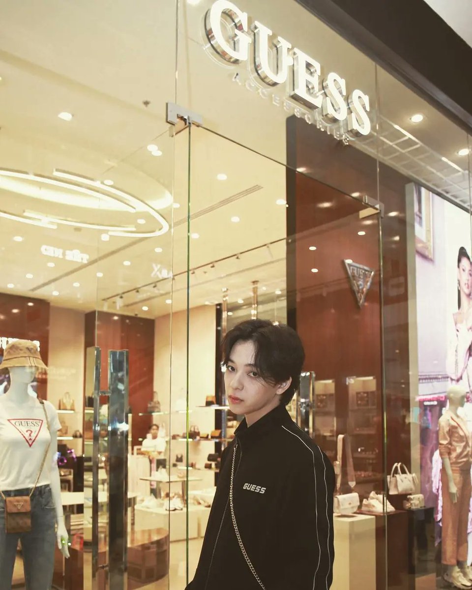 Ban_Bbasroom's tweet image. มาจ้าแมะๆ
พบกับ GUESS Accessories สาขาใหม่ พร้อมจัดเต็มกับ New Collection กระเป๋า นาฬิกา และเครื่องประดับ ดีไซน์สุดเฉี่ยวถูกใจสายแฟตัวท็อปแน่นอน! 

ชั้น 1 Central Westgate 
Line Official &amp;gt;&amp;gt; @guessthailand

#guessthailand #loveguessthailand
#บาสเด็กอ้วนที่แท้จริง @basjtr