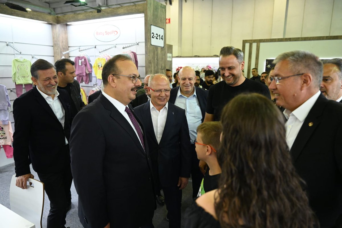 davutgurkan's tweet photo. 4 kıtadan 70’in üzerinde ülkeden yoğun ilgi gören, Bebe ve Çocuk giyim sektörünün odak noktası #Junioshow Fuarı'nı ziyaret ettik.

Bursa'mız bu sektörde Dünya'ya gerçekleştirdiği ihracatla göz dolduruyor. Bu fuar inşallah başarı çıta'mızı yükseklere taşıyacak. https://t.co/scgd3eMnHo
