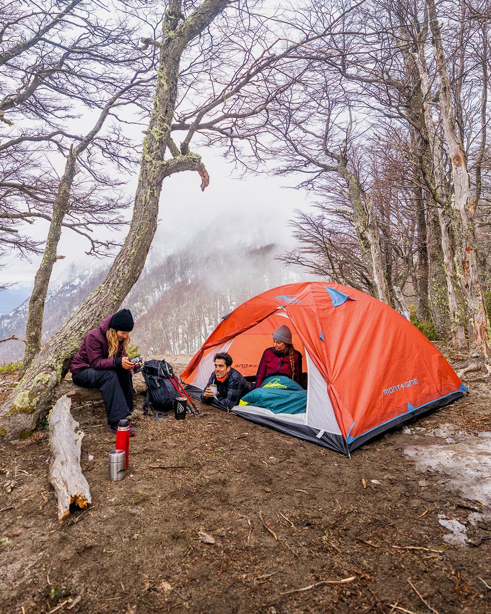 MontagneOutdoor's tweet photo. Cuando tenés un buen lugar para recargar energías y el equipo adecuado para enfrentar las condiciones más exigentes, no hay límites para lo que puedas lograr. 🌟⛺.

#ComunidadMontagne #Invierno #UnidosxNaturaleza #Outdoor #trekking #Carpas #camperas https://t.co/fknmM5dJ2a