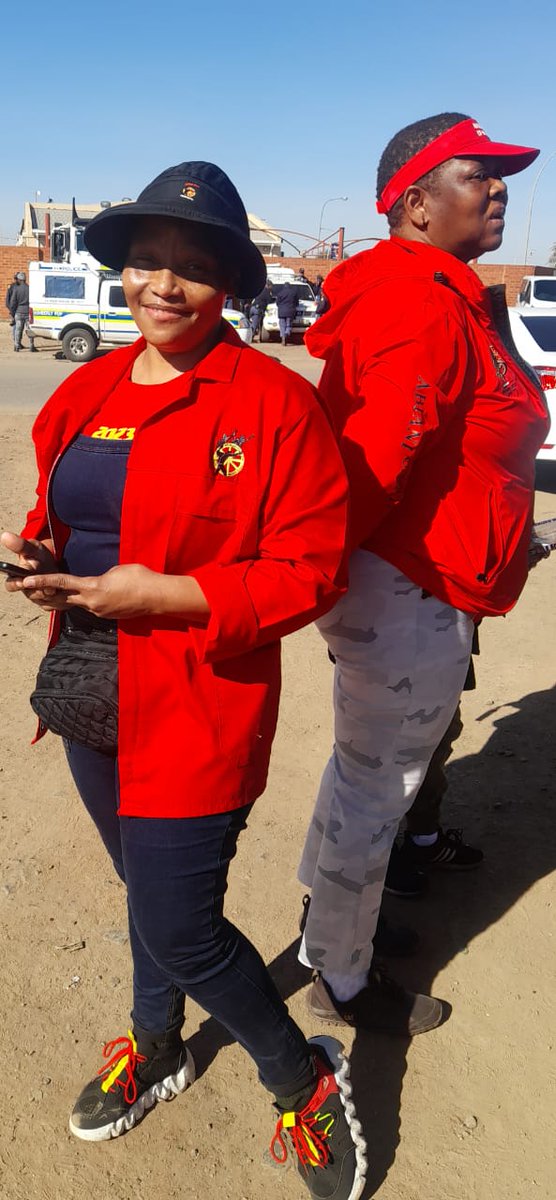 _cosatu's tweet photo. Countdown...Workers under Cosatu have given employers fourteen days to respond to the demands of workers #NoToHighInterestRates #NoToUnemployment #NoToCorruption #NoToCrime #NoToAttacksonCollectiveBargaining @labourstart https://t.co/KsOvmzw8Aq