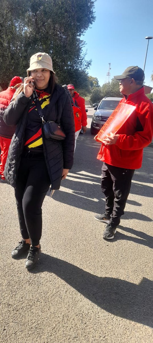 _cosatu's tweet photo. Countdown...Workers under Cosatu have given employers fourteen days to respond to the demands of workers #NoToHighInterestRates #NoToUnemployment #NoToCorruption #NoToCrime #NoToAttacksonCollectiveBargaining @labourstart https://t.co/KsOvmzw8Aq