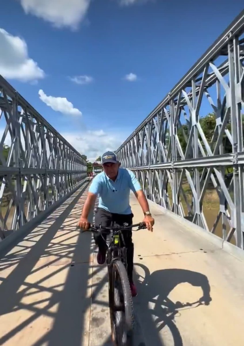 alexandermirele's tweet photo. Buenos días bendiciones a todos. A caminar por la salud. Felicitaciones a los hermanos del Municipio Ricaurte por la culminación del puente del Amparo-Santa Cruz al Gobierno Nacional a los Gobernadores @PrimitivoPsuv y al hermano @albertogalindez por su colaboración https://t.co/TvDj5EHm7Z