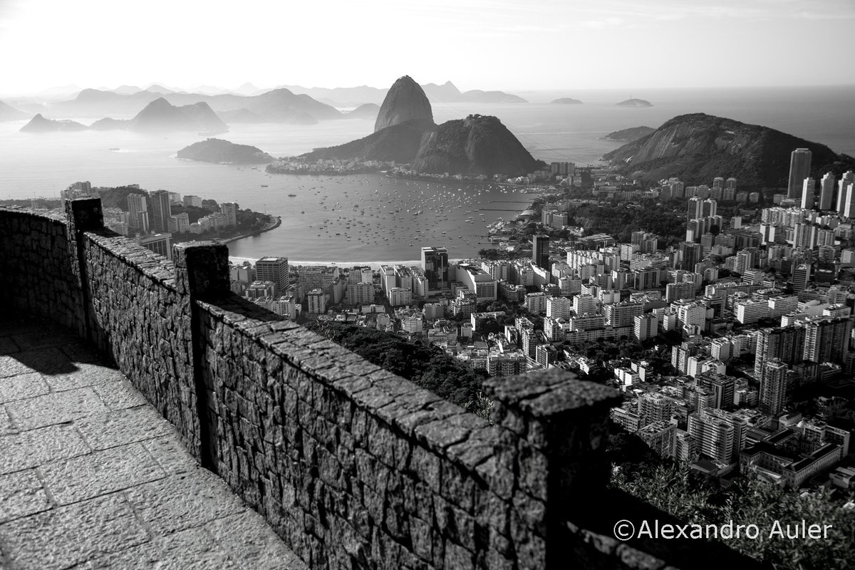 AlexandroAuler's tweet photo. O Pão de Açucar e a Baía de Guanabara são vistos ao amanhecer do Mirante Dona Marta na Floresta da Tijuca. Rio de Janeiro-RJ. Brasil. 2023.
©Alexandro Auler. https://t.co/DbzATnXWS0