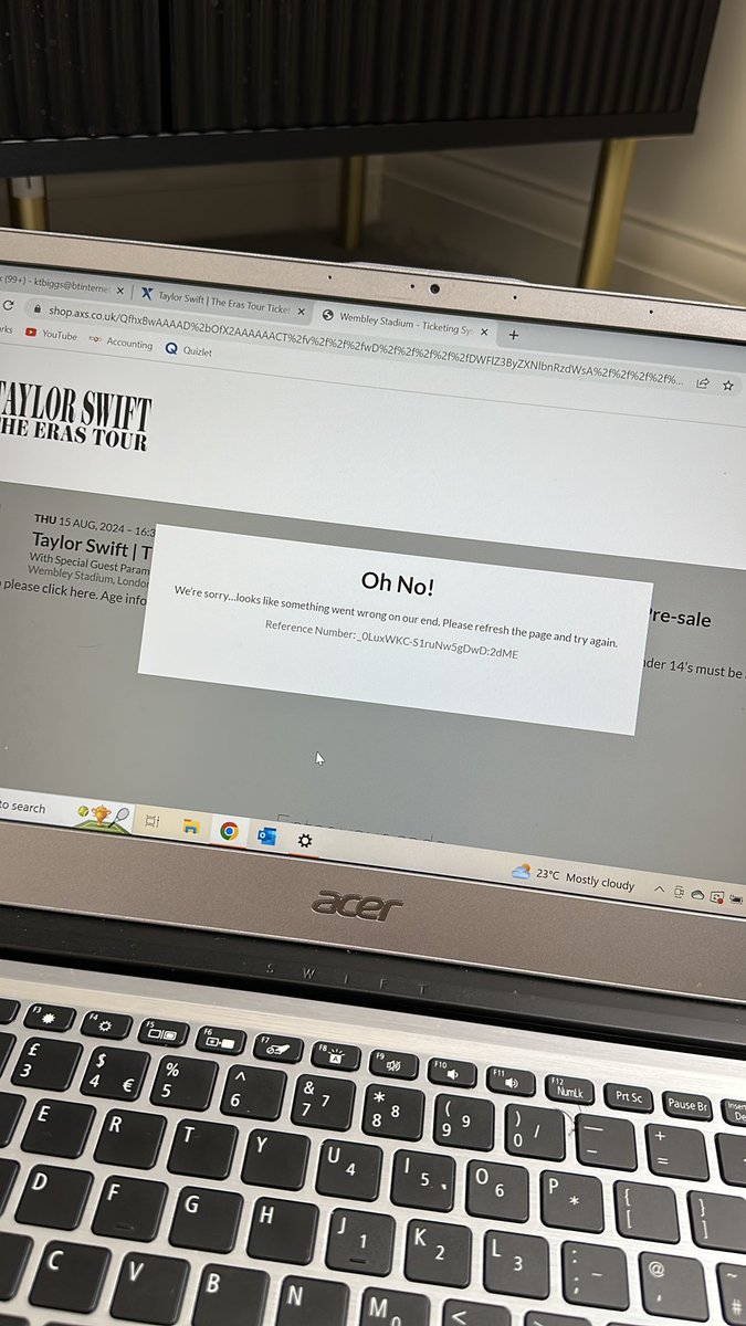 KatieBiggsLeOne's tweet photo. @AXS_UK  what is this? I just keep getting this message over and over again????? https://t.co/W2dsfwG0rq