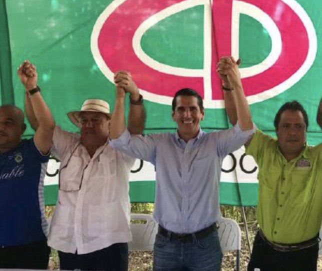Por algo digo que todos son la misma 💩💩💩💩 miren las prendas que tiene Rómulo a su lado