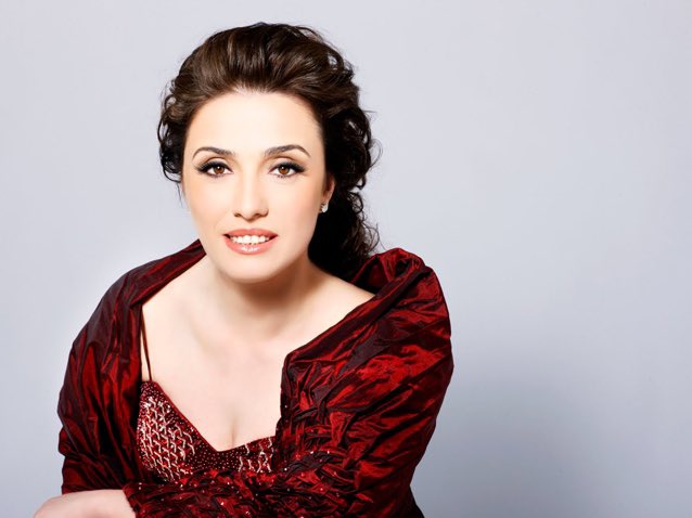 dritan_tola's tweet photo. La soprano albanaise &amp; diva internationale @ErmonelaJaho sera à l’honneur pour la Fête nationale française du 14 juillet. Elle interprètera au Concert de Paris, dans un programme placé sous le signe de la Fraternité, en direct sur France Inter &amp; France 2, à 21h 🇦🇱🤝🇫🇷💐♥️ https://t.co/4JOY32WCyp