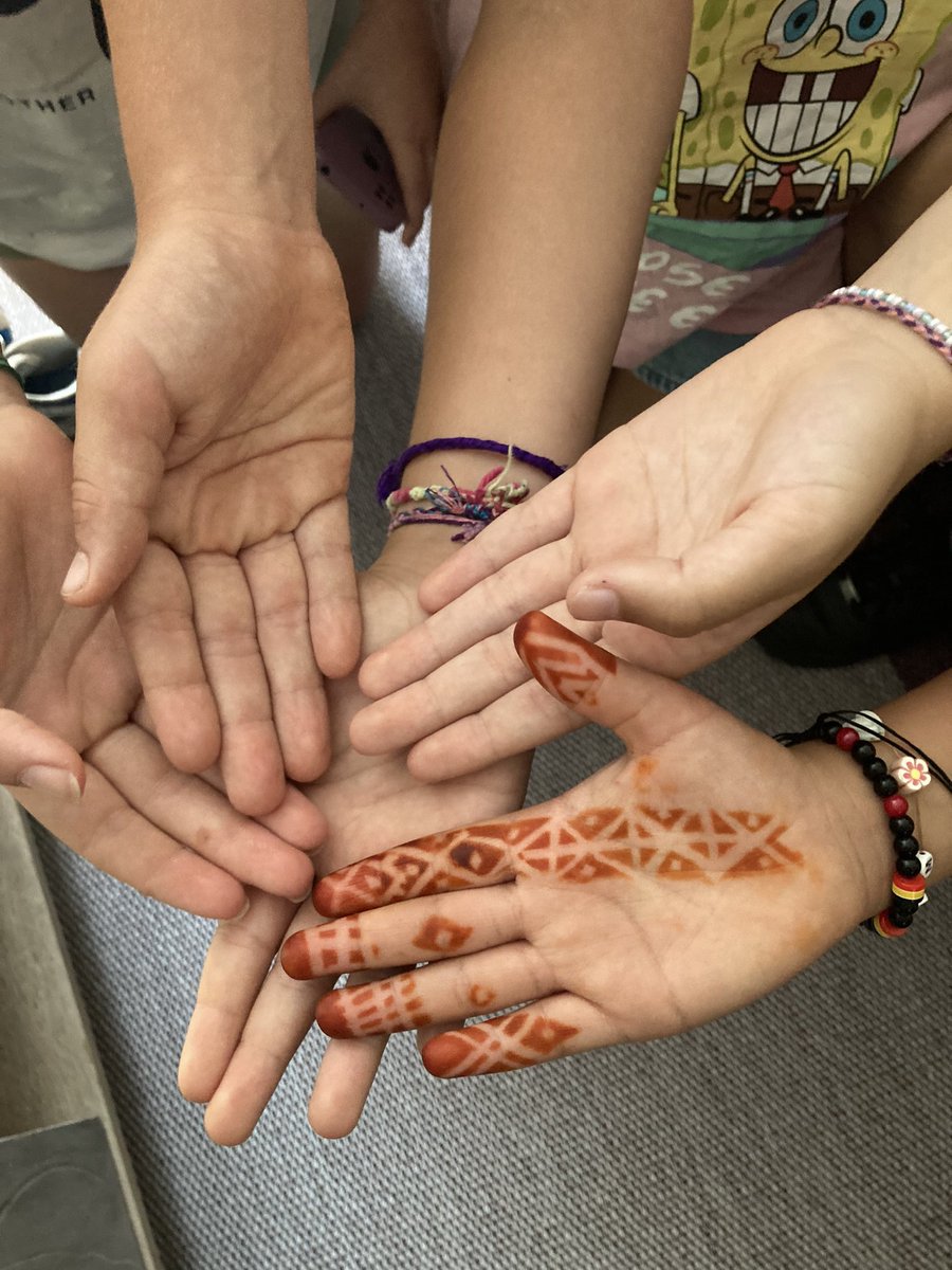 Ya ha llegado Mariem a casa de mi hermano. Estará dos meses lejos de las altas temperaturas del desierto. Mi hija e hijo le han conocido. Bonito colofón a las vacaciones en #Barakaldo SÁHARA LIBRE