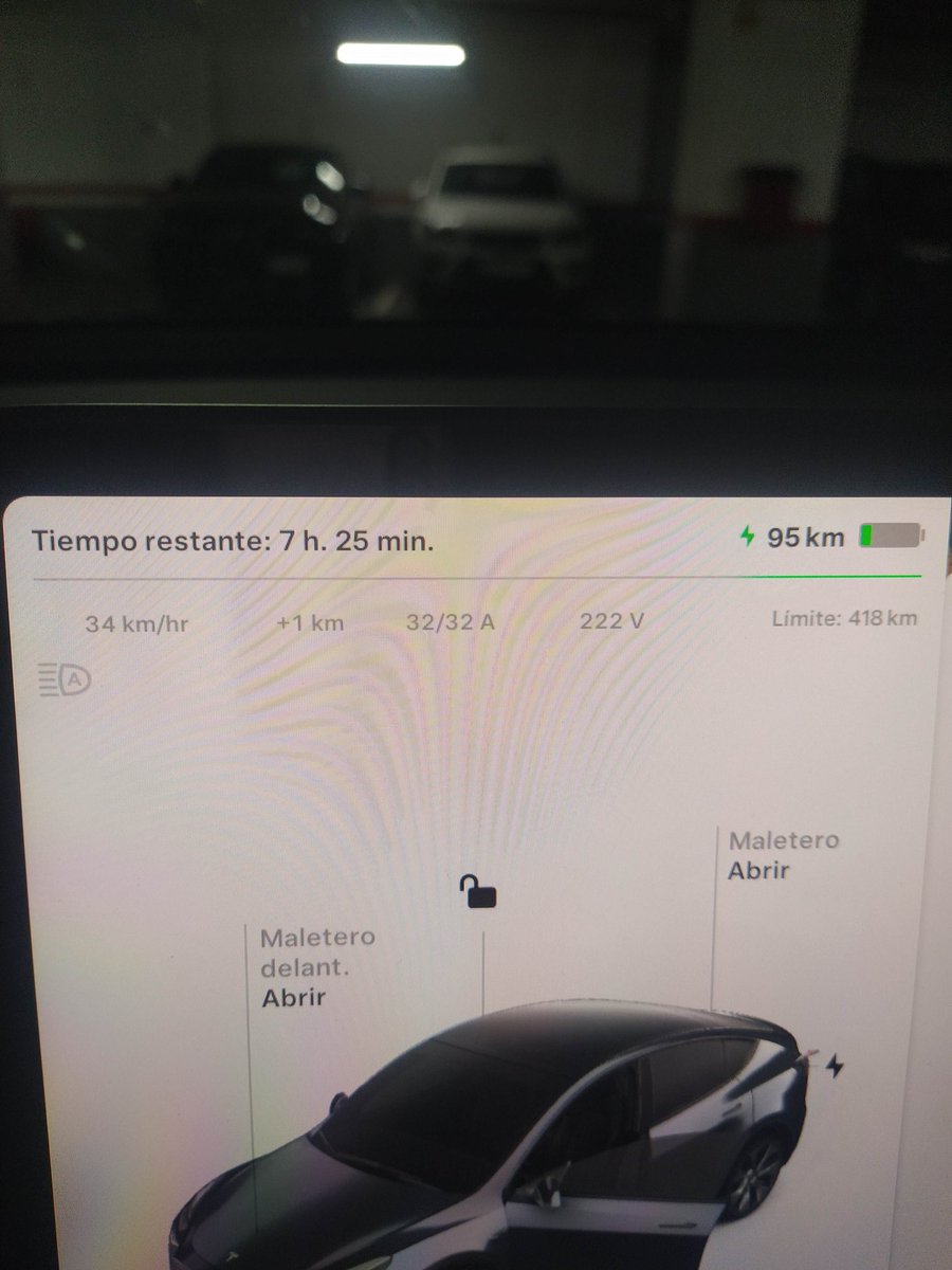 Tener un cargador en el trabajo es una ayuda importante para los que no tenemos cargador en casa... Cuando termine de trabajar estará cargado a tope 💪. Se acabaron las vacaciones. #Tesla #modely @nhcollection