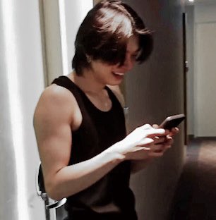 ywnIov's tweet image. damn .