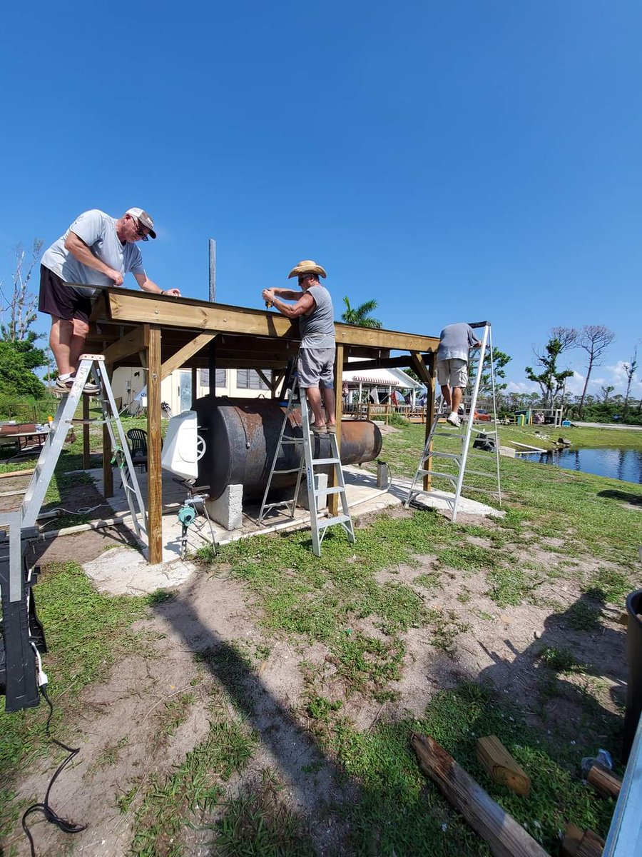 St. James City, Florida
@theamericanlegion Post 136 is still working on repairs after Hurricane Ian. Dedicated volunteers replacing the roof over BBQ pit. To donate
give.floridalegion.org/give/443933/#!…
#LegionFamily #RingYourBell #ProudToBeLegion 
#OneTeamOneDream