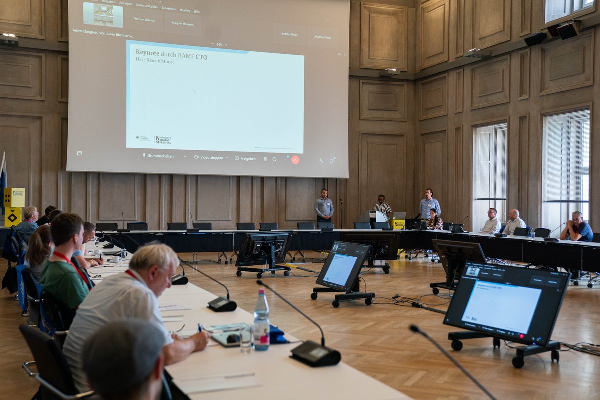 BAMF_Dialog's tweet photo. #nuedigital im BAMF: In einem Vortrag lernen die Teilnehmenden die Grundlagen der Agilität kennen &amp; wenden das erworbene Wissen im interaktiven Workshop direkt an. Weiteres Thema: der Einsatz von Low Code für schnellere Prozesse und die Entwicklung maßgeschneiderter Lösungen. https://t.co/cdG3D1nMGp