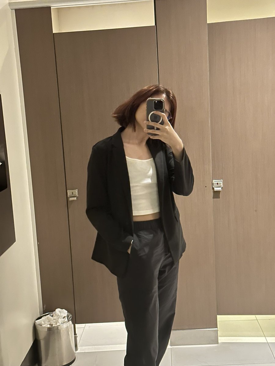 trgnzls's tweet photo. para nmn di sayang mirror selfies q 🤟 https://t.co/tFM3Bl06op
