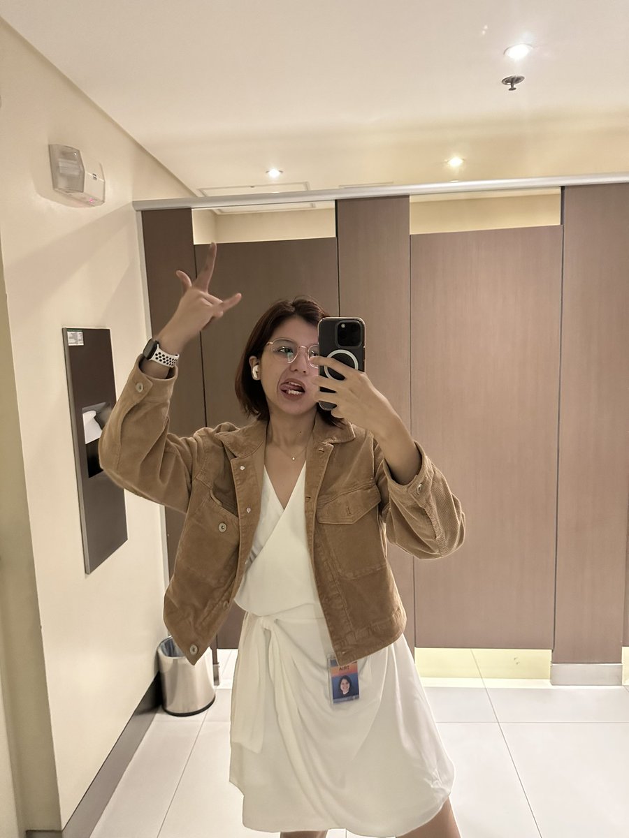 trgnzls's tweet photo. para nmn di sayang mirror selfies q 🤟 https://t.co/tFM3Bl06op
