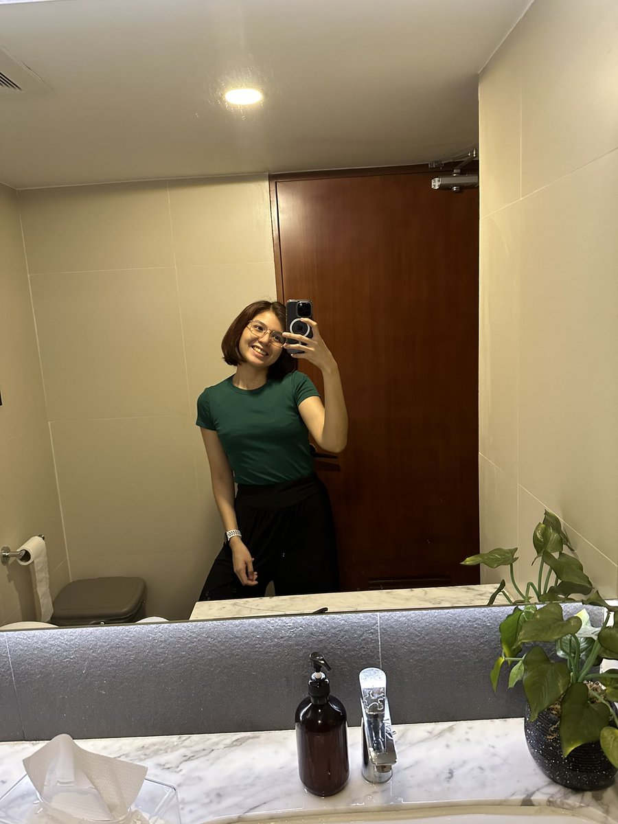 trgnzls's tweet photo. para nmn di sayang mirror selfies q 🤟 https://t.co/tFM3Bl06op