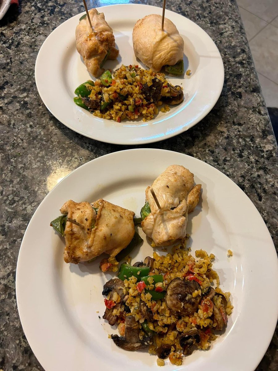 DrRomCrespo's tweet image. Monday L&amp;amp;G Menu:
I love trying new lean &amp;amp; green recipes! Right when I thought I have had something great, another awesome recipe appears! Chicken Fajita Roll ups! I added the Mexican Cauliflower Rice and mushrooms to finish off the greens. #optavia #leanandgreen