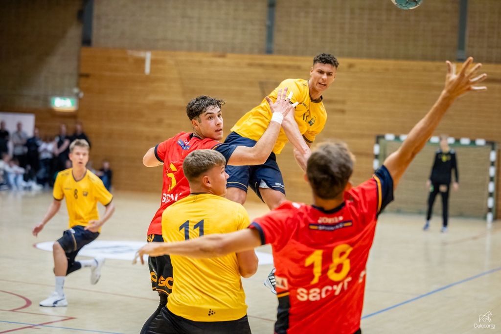 sjuab's tweet photo. Our U17 team, which featured some promising young talents, was a warming experience. Despite a challenging match against Spain, the Swedes displayed many impressive moves on the court.
⁠
#handboll #handball #lugi #sweden #spain #EuropeanOpen #partillecup https://t.co/7E3YB3pTEN