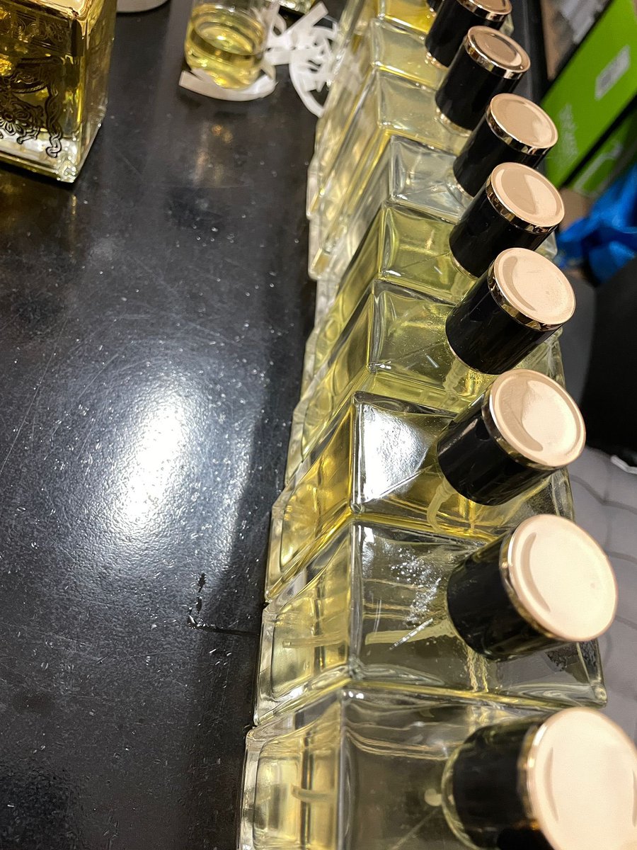 Die letzten Düfte bei @VaniTy_Perfume müssen raus!

Ich verschenke heute nochmal an 5 Follower gratis Duftproben (50ml). 

Einfach retweeten, 22 Uhr lose ich aus ✅