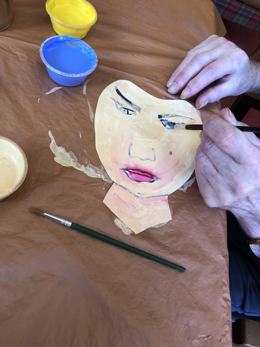MojoCrowthorne's tweet photo. Some lovely #artactivities going on for @AICH #artincarehomes #carehomesUK #welovebracknell @creativemojo https://t.co/P9jdxDxjsQ