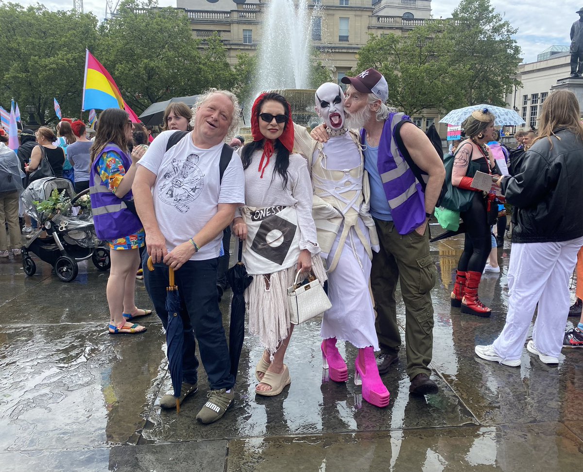 PrincessJulia__'s tweet image. We were there #LondonTransPride #prideisaprotest #TransRightsAreHumanRights 🏳️‍⚧️🏳️‍⚧️🏳️‍⚧️🏳️‍⚧️🏳️‍⚧️🏳️‍⚧️🏳️‍⚧️🏳️‍⚧️