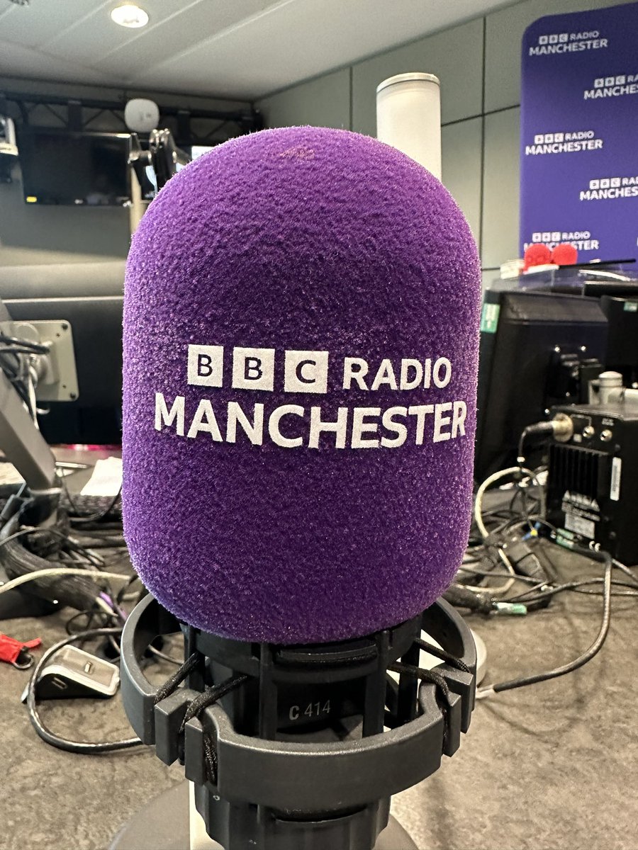 Heading in to chat with @BeckyWant about all things #Trending on @BBCRadioManc See you soon Becky x #wineoclock #radio @IndieUrmston @yoururmston