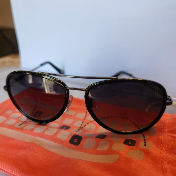 So good I had to share! Check out all the items I'm loving on <a href="/Poshmarkapp/">Poshmark</a> from @kathykats13 <a href="/michelle6161/">Cindy Hastings</a> #poshmark #fashion #style #shopmycloset #boohoo #wrangler #fossil: posh.mk/cvBDzQbUjBb