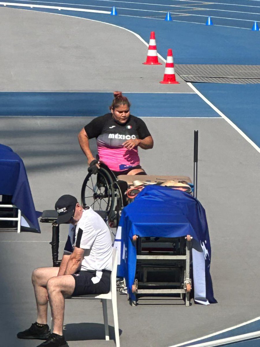 COPAME's tweet image. 🇲🇽🥉MEDALLA DE BRONCE  Y PLAZA PARA MÉXICO🇲🇽 🥉

Floralia Estrada, obtiene medalla de bronce🥉 y plaza para México en el @wpaparis23, en
Lanzamiento de Disco, clasificación F57, con una marca de 30.49.

¡Felicidades, Floralia! 🇲🇽🏅

#InspirandoyTransformandoMéxico🇲🇽