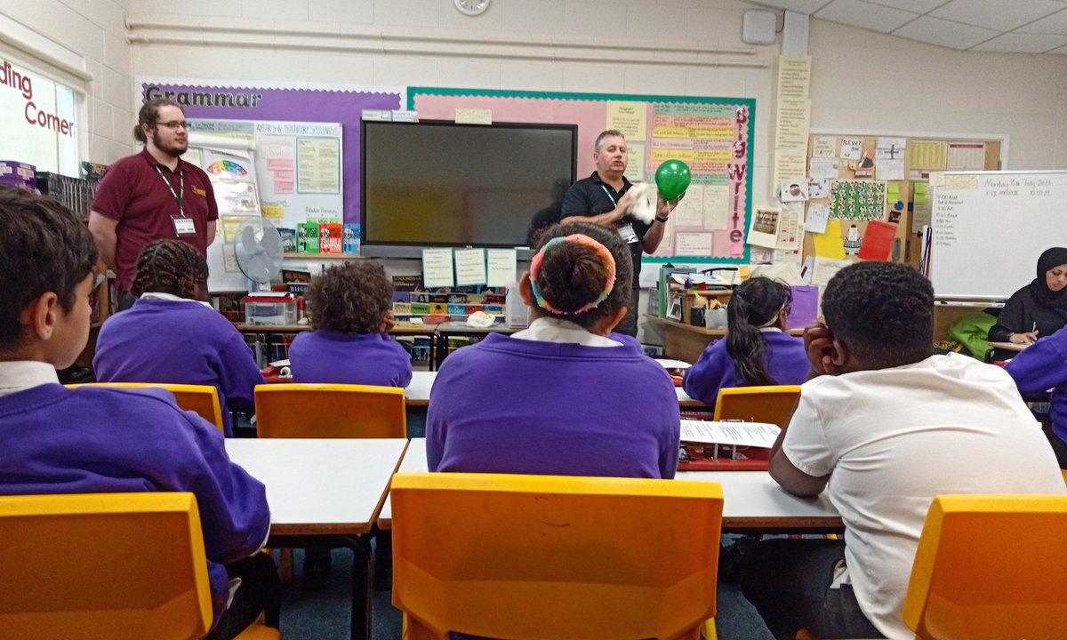 KingsleyLpool's tweet photo. A quick recap over our science topic, electricity. ๐ ๐กโก #KingsleyScience #Year6 https://t.co/lfd3BzOnnA