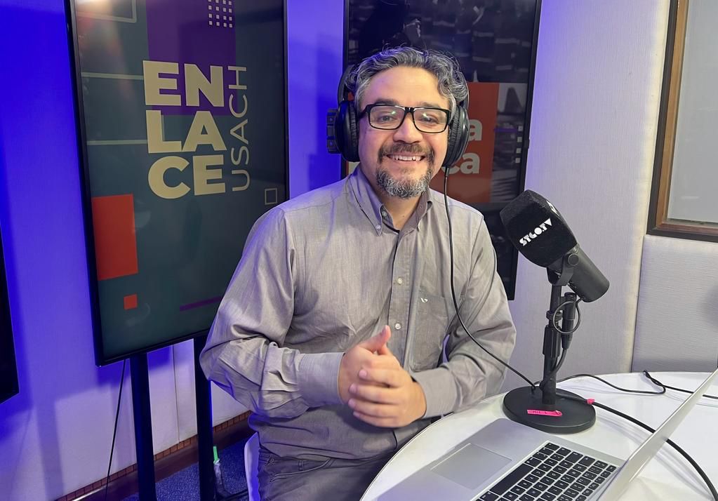 🔵🎙Hoy en #EnlaceUsach 

👉Pablo Lacoste, académico <a href="/usach/">Universidad de Santiago de Chile</a>: Campaña electoral en Argentina

Panel👉 <a href="/TorrealbaFlavia/">Flavia Torrealba</a> pdta. @FedRegionalista y <a href="/rcaramori/">Rodrigo Caramori</a> pdte. <a href="/psentidocomuncl/">Sentido Común💡</a> 

👉¿Qué es hoy lo políticamente correcto? con <a href="/MarioSobarzo3/">Diógenes, el gato</a> 

📻94.5 
📺Santiagotelevision.cl