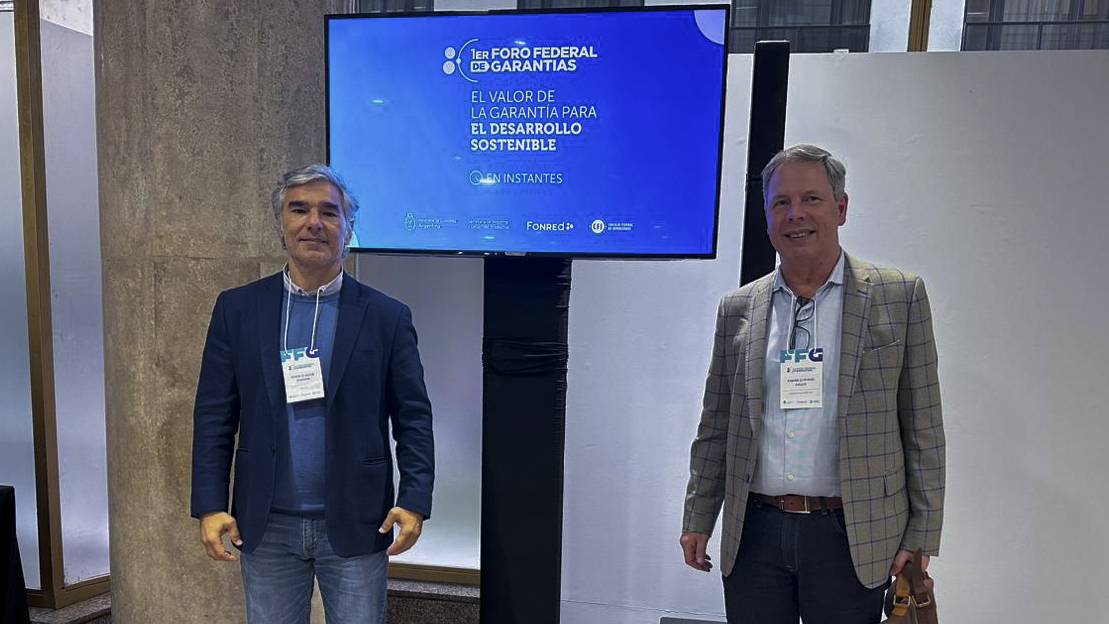 MinEcoFsa's tweet photo. 🤝 Se realizó el primer Foro Federal de Garantías organizado de manera conjunta entre el #CFI y la Red Federal de Fondos de Garantías Públicos de la Argentina #FONRED en la ciudad de Buenos Aires. Por Formosa, participó el subsecretario de Desarrollo Económico, @punkycosenza. https://t.co/YaJtE3k7Gg
