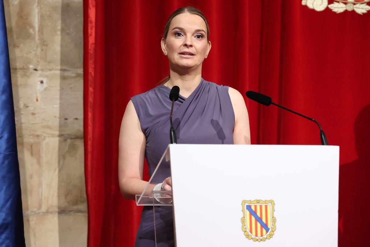 el_pais's tweet photo. 🔴  DIRECTO | El nuevo Gobierno de Baleares, del PP, suprime las consejerías de Igualdad y Medio Ambiente https://t.co/0V4dDdZysK https://t.co/gHpPPpcp2G