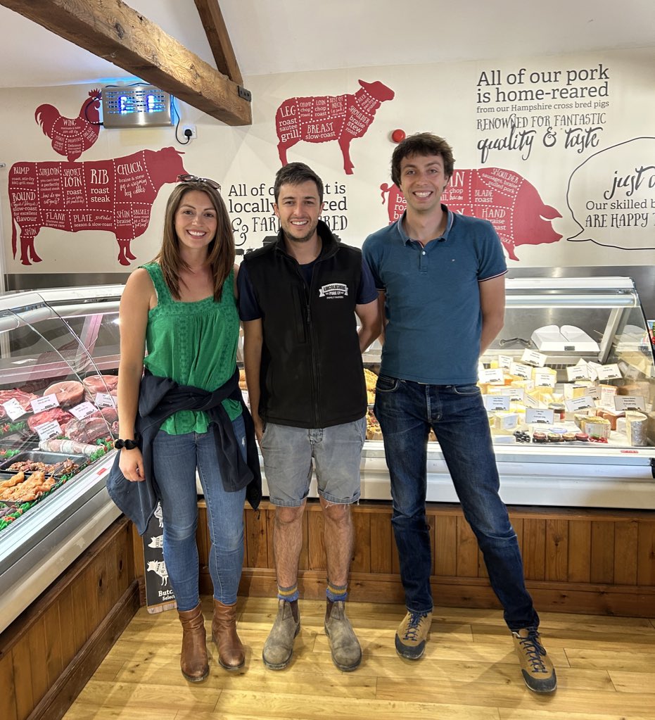 🏴󠁧󠁢󠁥󠁮󠁧󠁿🚗Fascinating morning visit to Uncle Henry’s farm in Lincolnshire with Sam Ward, where his family run a busy farm shop, butchery, 2500ac of arable - barley, maize,wheat, potatoes, rye, sugar beet and OSR - pigs, a renewable business, plus holiday cottages. 1/6