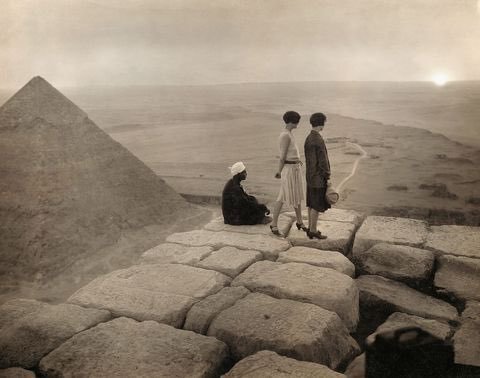 "Viajar te hace modesto. Ves el pequeño espacio que ocupas en el mundo".
Gustave Flaubert