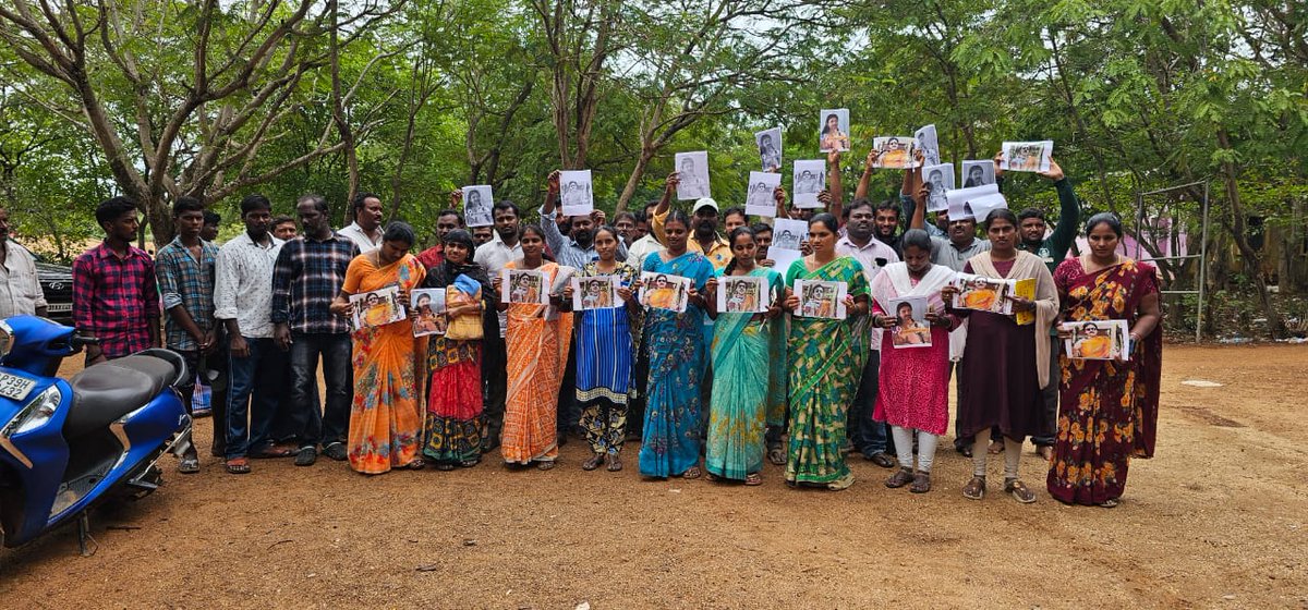 VikkiRazzz's tweet photo. Different ga Aalochinchaaru 
😂😂

Best Pic of Package Star PawanKalyan
#PawanSaySorryToVolunteers https://t.co/wYyyQUqR3d