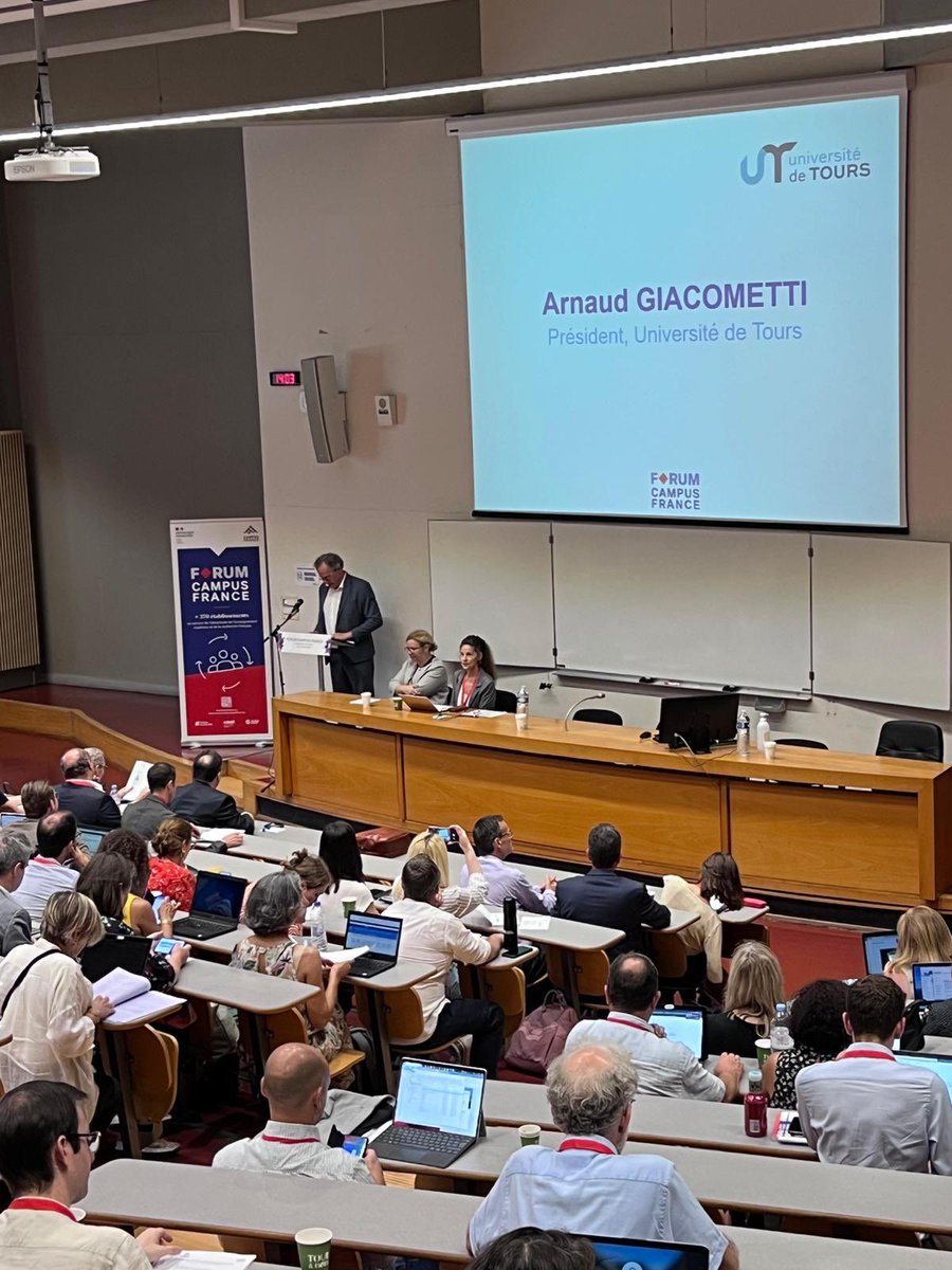 CampusFrance's tweet photo. 🎬 Ouverture du Forum Campus France par Donatienne Hissard, notre DG,  Emmanuelle Garnier, Présidente #ForumCF et Arnaud Giacometti Président @UnivTours !
👉 Nous souhaitons la bienvenue aux 200 participants représentant une centaine d’établissements d'enseignement supérieur 🇫🇷. https://t.co/QZ5NarZxDQ