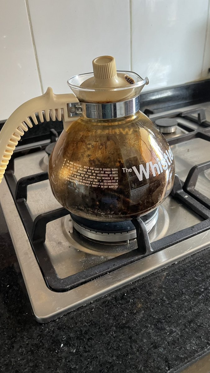 MegEvent's tweet image. … #FelizLunesATodos … quemé la tetera 🥹 adiós Te Chai ☕️ #TeChai