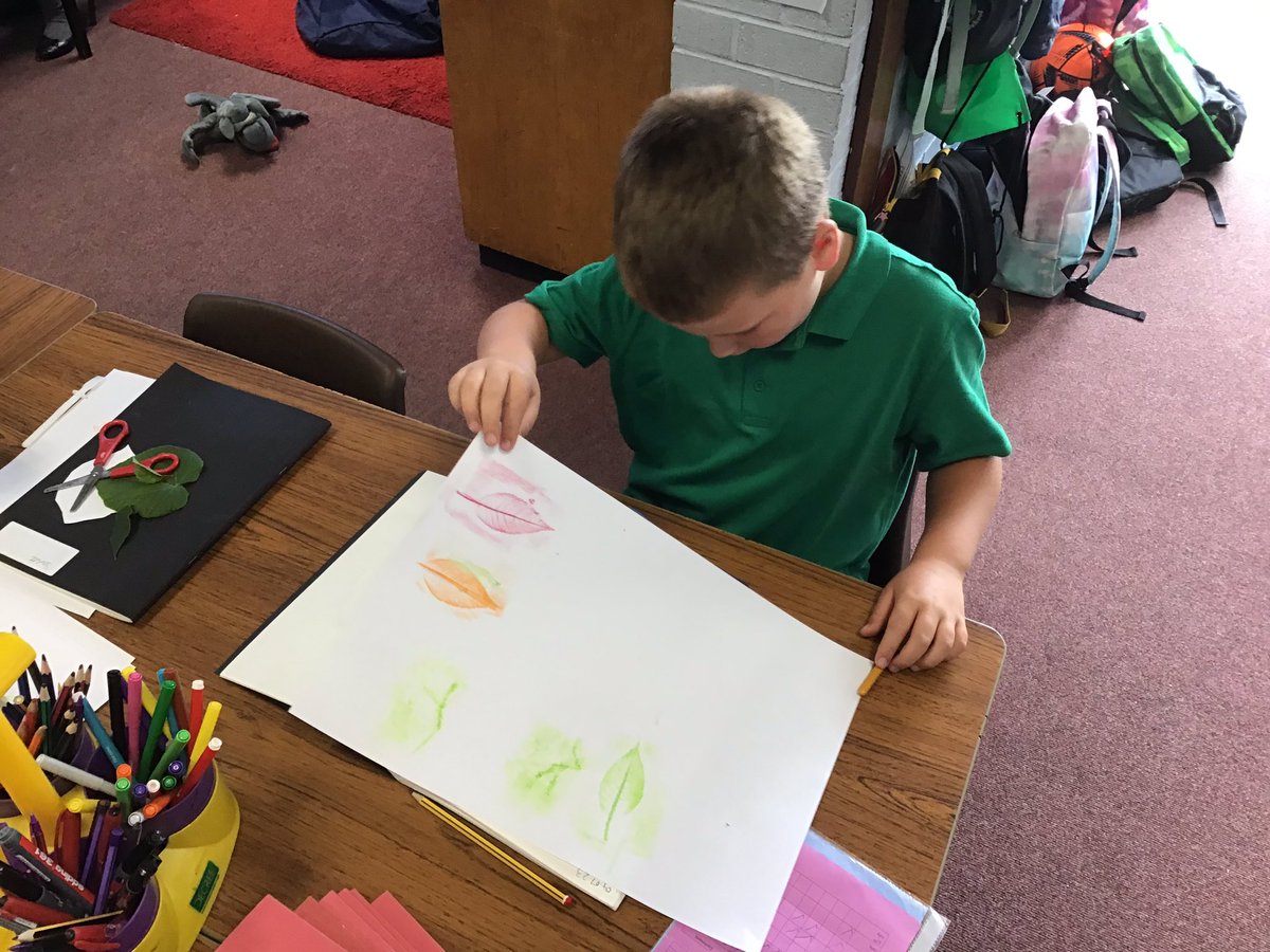 YearsleyGrovePr's tweet photo. Putting the finishing touches to our papier-mâché bowls by decorating them with our leaf rubbings. https://t.co/oooJxjwXtO