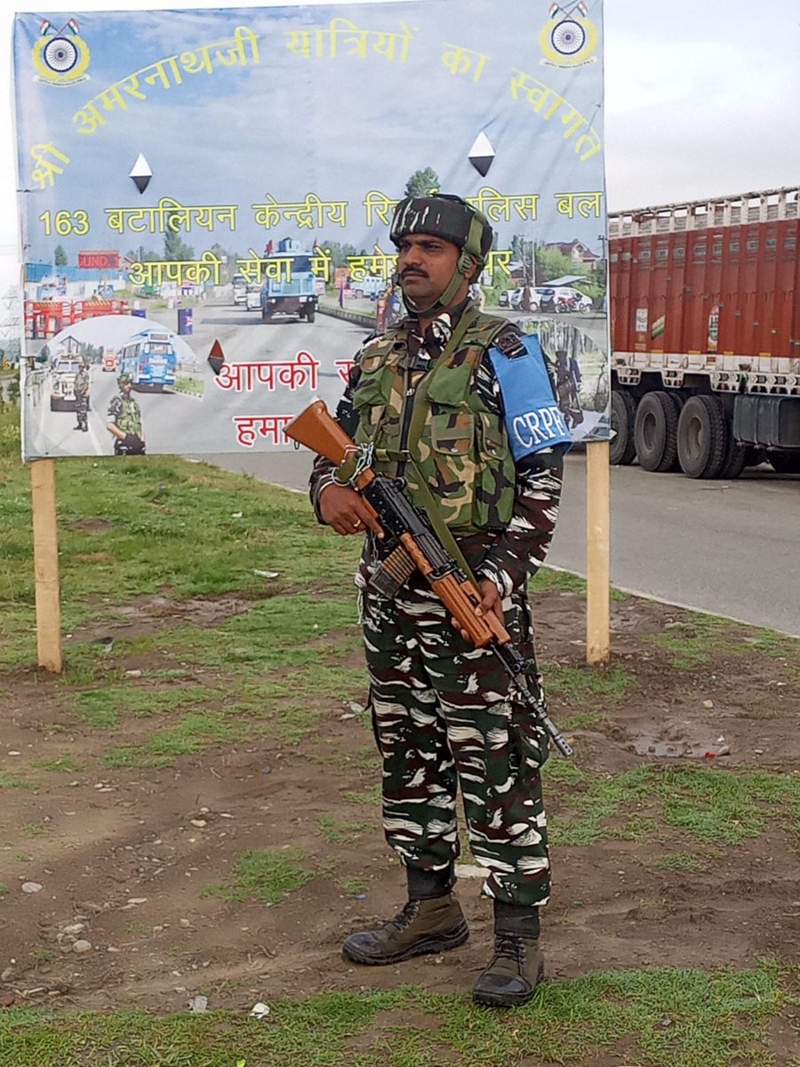 163bn's tweet photo. 163 Bn is provinding safe passage to pilgrims of shri amarnath ji yatra in Gateway of Kashmir in NH 44 and pilgrims feeling safe in Kashmir valley .
@KOSCRPF https://t.co/oa2trPaoyL